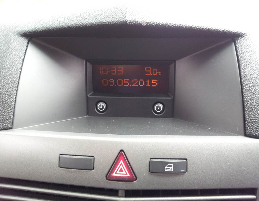 Vauxhall Astra Life hazard-switch